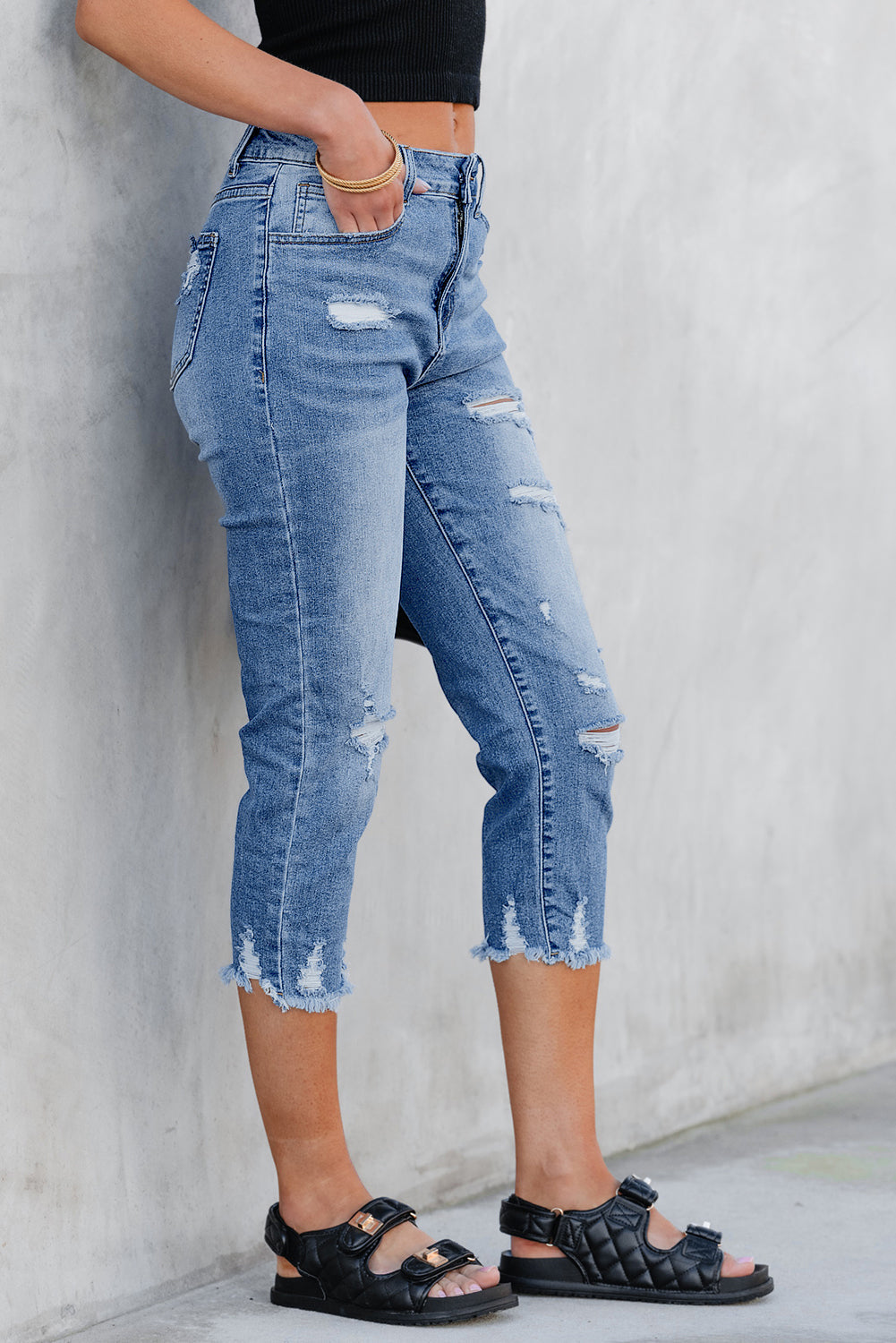 Distressed Skinny Capri Jeans