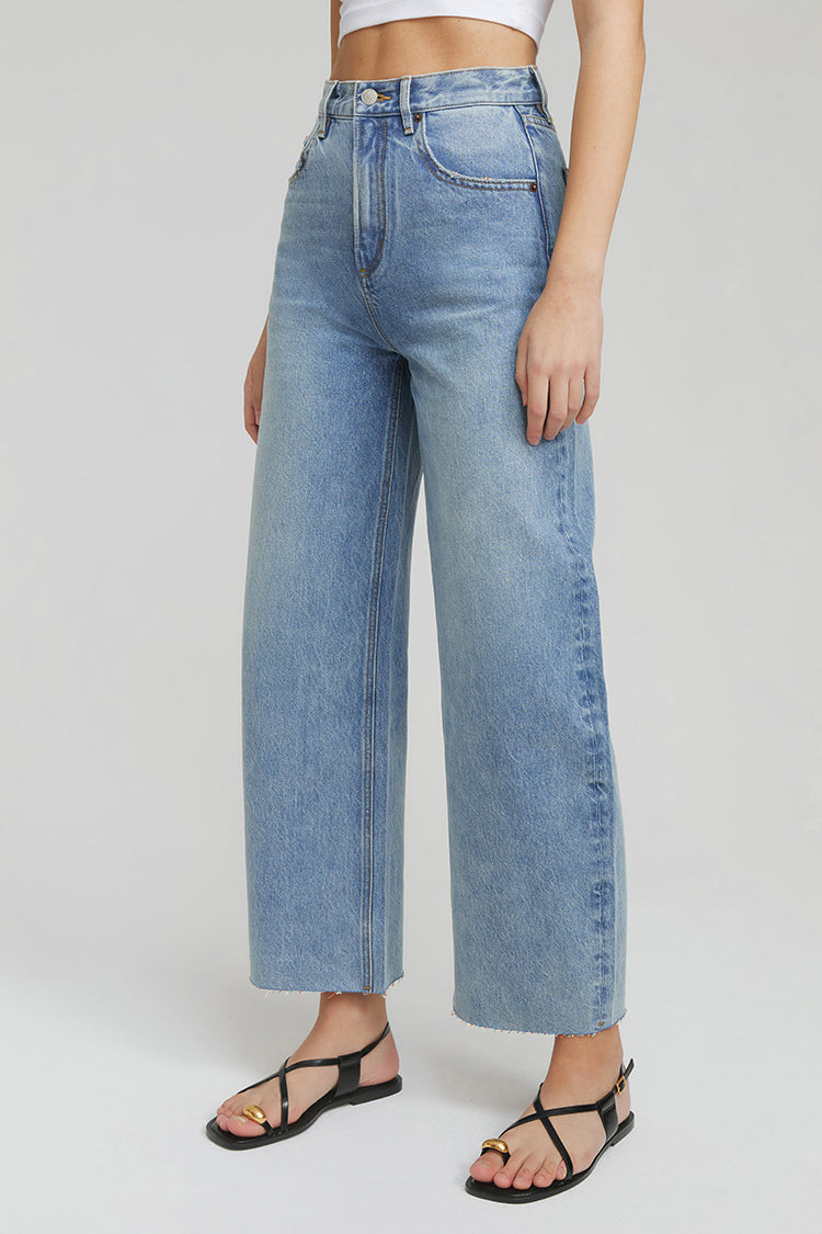Wide Leg Curve Raw Hem Crop Jeans