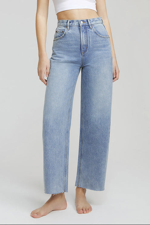 Wide Leg Curve Raw Hem Crop Jeans